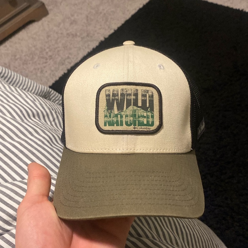 Tan and Green Columbia Wild Natured Hat Cap Mens Flexfit